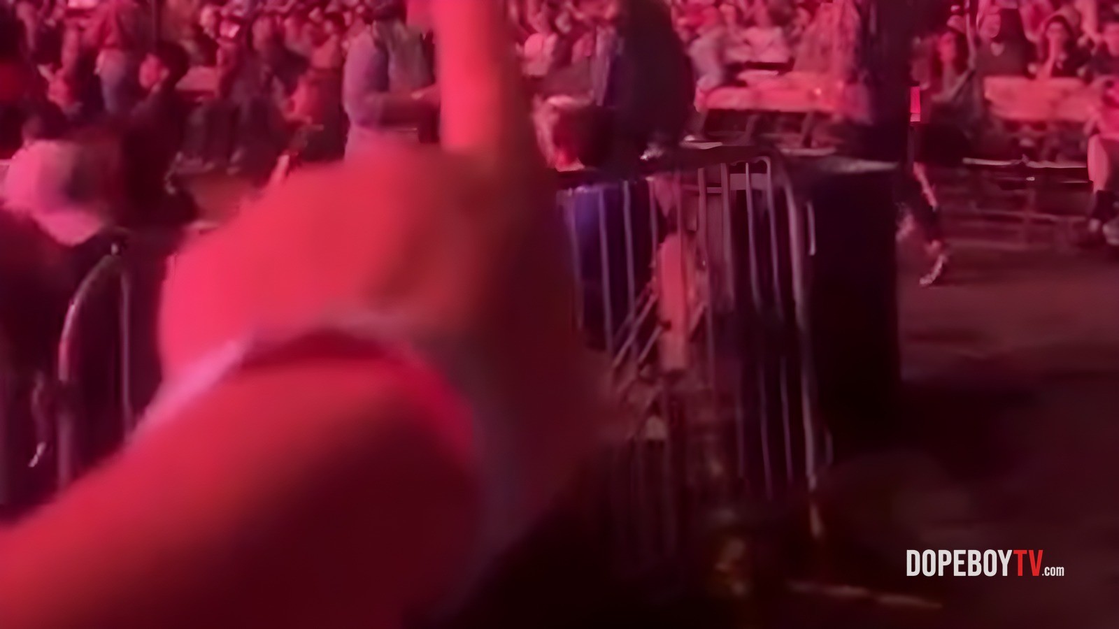 Ed Sheeran’s Philadelphia Stadium Shocked by Half-Empty Seats Minutes Before Showtime 👀