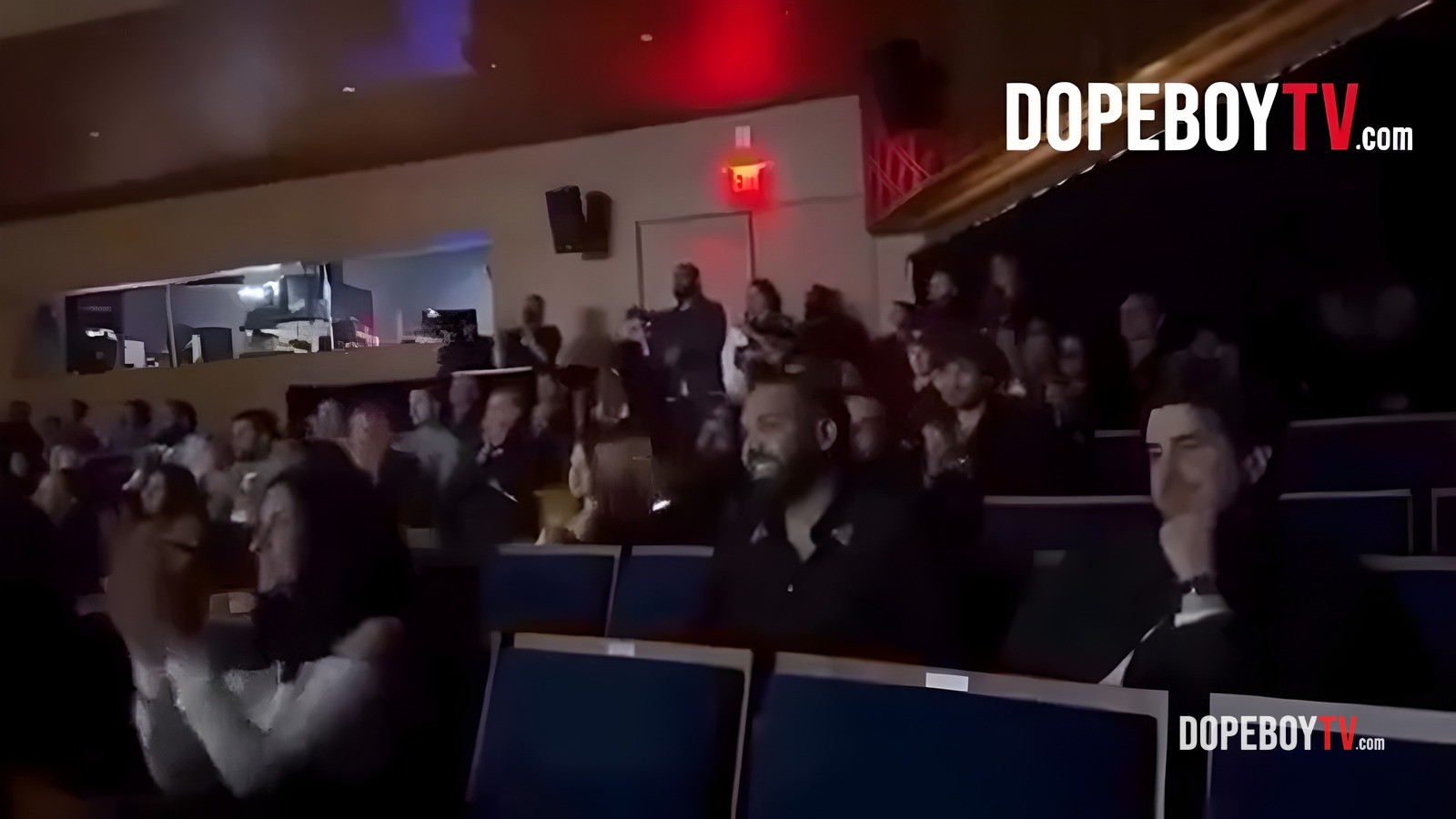Drake Gets Standing Ovation at FOMO Premiere 🔥