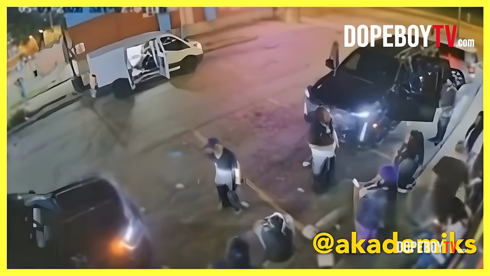 Shots got fired when Keef pulled up to a store after he performed in Chicago at Ye show.
@chiraqhumor