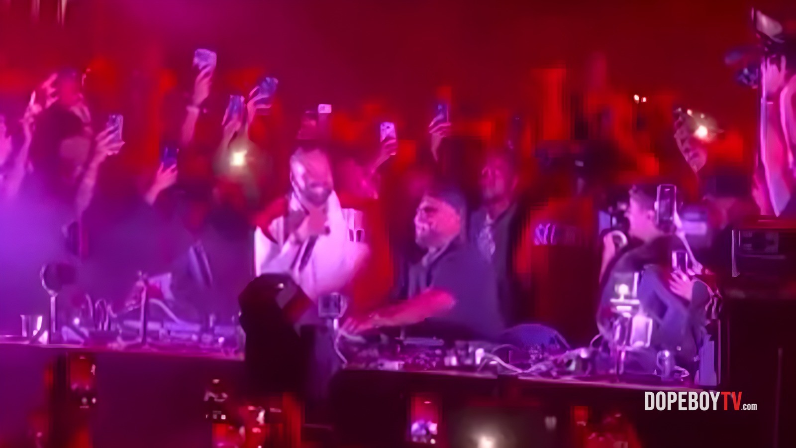 Drake performs Over on stage with Gordo in Toronto 🧊🦉