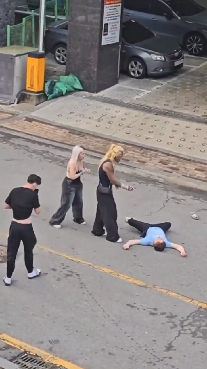 Korean Man Knock out US Tourist because they ignored him