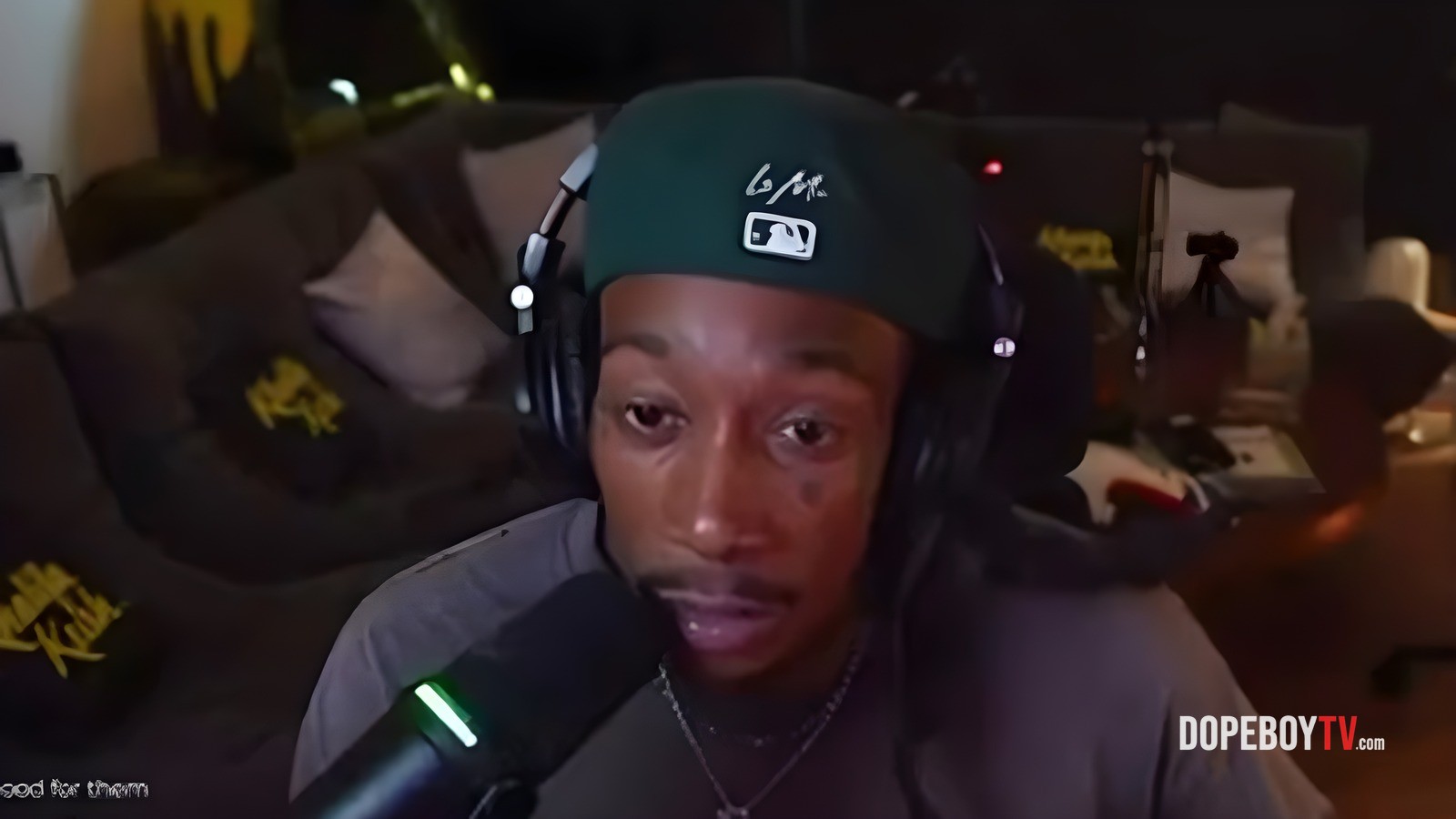 Wiz Khalifa Backs Drake's Surprising Move in 20v1 Challenge!